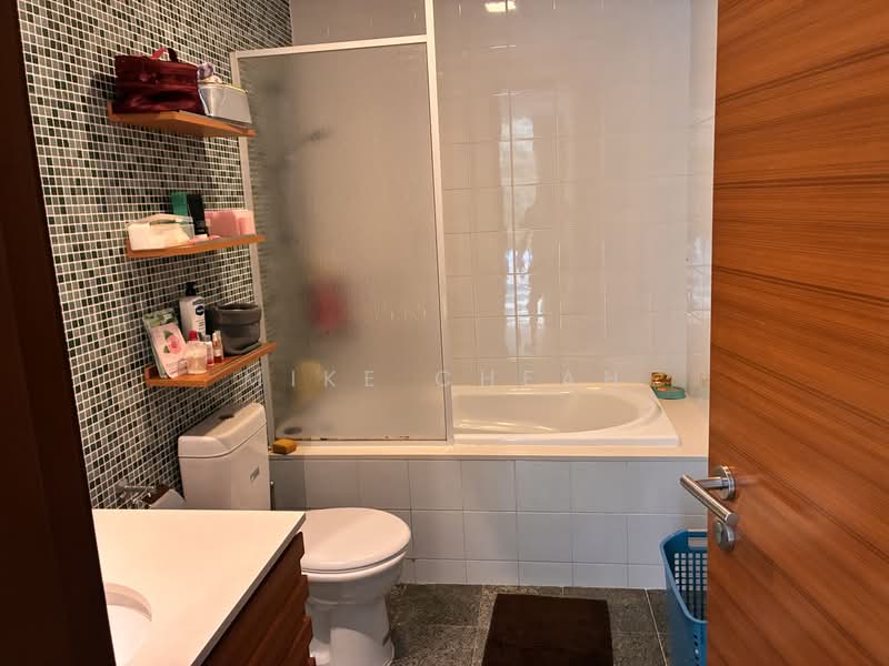 Gallop Green, 13 Woollerton Park, 5 Bedrooms, 4,338 sqft, Town House For Sale, by Mike Cheah, 500234055 - Bathroom - PropertyGuru.com.sg