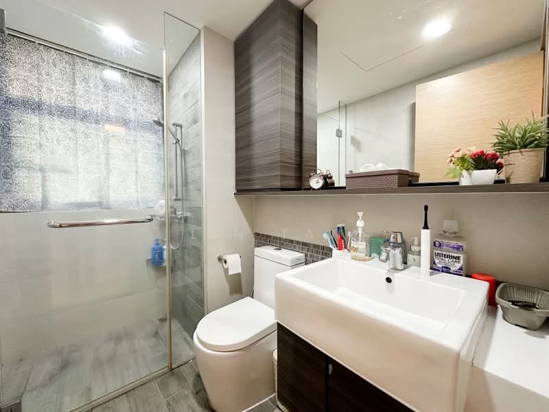 The Terrace, 88 Edgedale Plains, 4 Bedrooms, 1,313 sqft, Condominium For Sale, by Lin Tan, 500234065 - Bathroom - PropertyGuru.com.sg