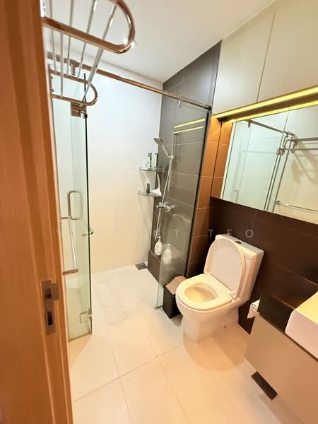 Esparina Residences, 113 Compassvale Bow, Room Rental, 300 sqft, Condominium For Rent, by Vincent Teo, 500234093 - Bathroom - PropertyGuru.com.sg