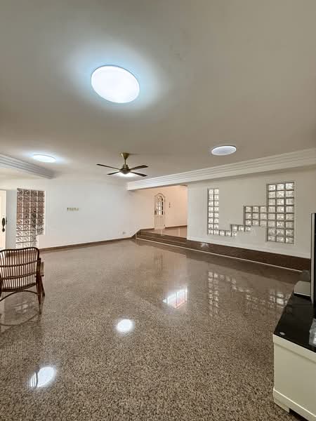 Rosyth Road/Rosyth Ave/Philip Ave/Parry Ave/Chuan Ho Ave/Leith Rd/Glasgow Rd/Serangoon Garden/Kovan, Rosyth Road, 6 Bedrooms, 4,080 sqft, Detached House For Sale, by Sophie Liu Hao, 500234159 - Living Room - PropertyGuru.com.sg