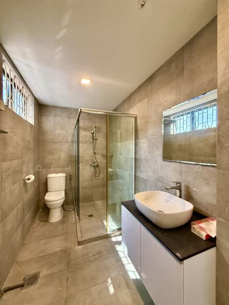 Rosyth Road/Rosyth Ave/Philip Ave/Parry Ave/Chuan Ho Ave/Leith Rd/Glasgow Rd/Serangoon Garden/Kovan, Rosyth Road, 6 Bedrooms, 4,080 sqft, Detached House For Sale, by Sophie Liu Hao, 500234159 - Bathroom - PropertyGuru.com.sg
