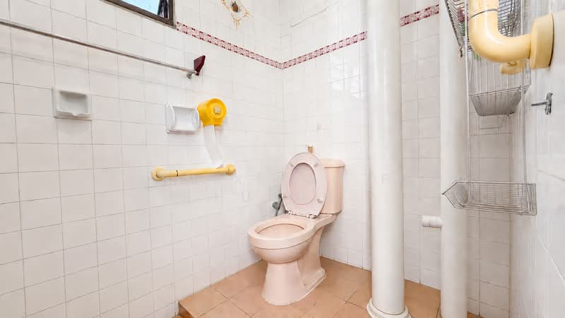 282 Tampines Street 22, 282 Tampines Street 22, 3 Bedrooms, 1,098 sqft, HDB Flat For Sale, by Phoenix Tan Feng Huang, 500234169 - Bathroom - PropertyGuru.com.sg