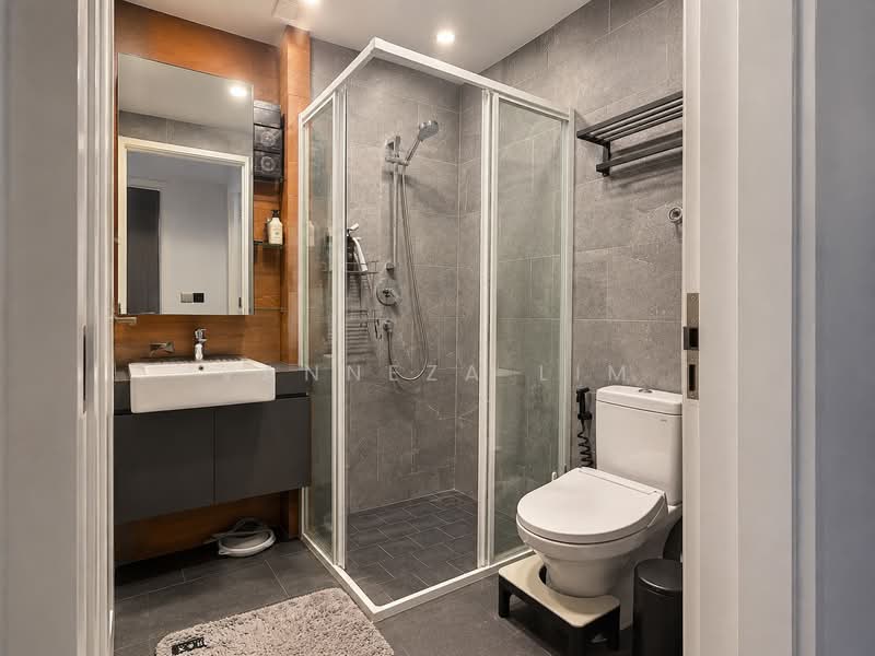 Rezi 24, 39 Lorong 24 Geylang, 2 Bedrooms, 657 sqft, Apartment For Sale, by Vanneza Lim, 500234245 - Bathroom - PropertyGuru.com.sg