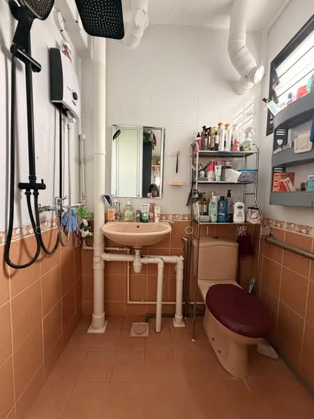 607 Clementi West Street 1, 607 Clementi West Street 1, 2 Bedrooms, 721 sqft, HDB Flat For Sale, by Candy ZiQi 紫绮, 500234256 - Bathroom - PropertyGuru.com.sg