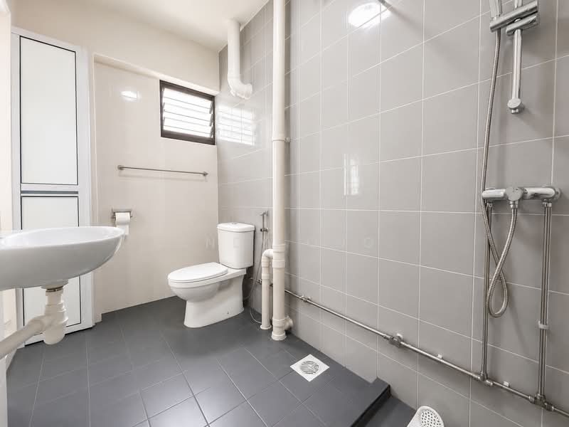 416 Jurong West Street 42, 416 Jurong West Street 42, 4 Bedrooms, 1,442 sqft, HDB Flat For Sale, by Andy Ong, 500234272 - Master Bathroom - PropertyGuru.com.sg