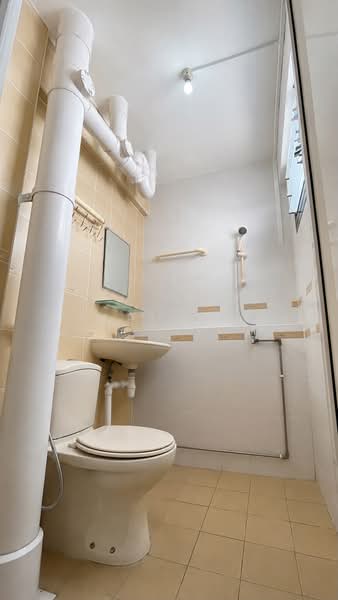 115 Marsiling Rise, 115 Marsiling Rise, 6 Bedrooms, 1,980 sqft, HDB Flat For Sale, by Faris Ar, 500234276 - Bathroom - PropertyGuru.com.sg