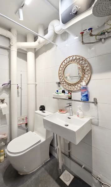 422 Hougang Avenue 6, 422 Hougang Avenue 6, Room Rental, 120 sqft, HDB Flat For Rent, by Raymond Tung, 500234281 - Bathroom - PropertyGuru.com.sg