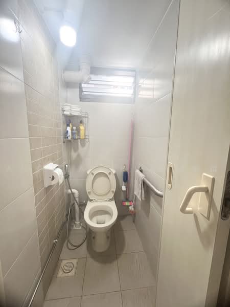 1 Tanjong Pagar Plaza, 1 Tanjong Pagar Plaza, 2 Bedrooms, 635 sqft, HDB Flat For Sale, by Angela Chua 蔡斯琪, 500234293 - Bathroom - PropertyGuru.com.sg