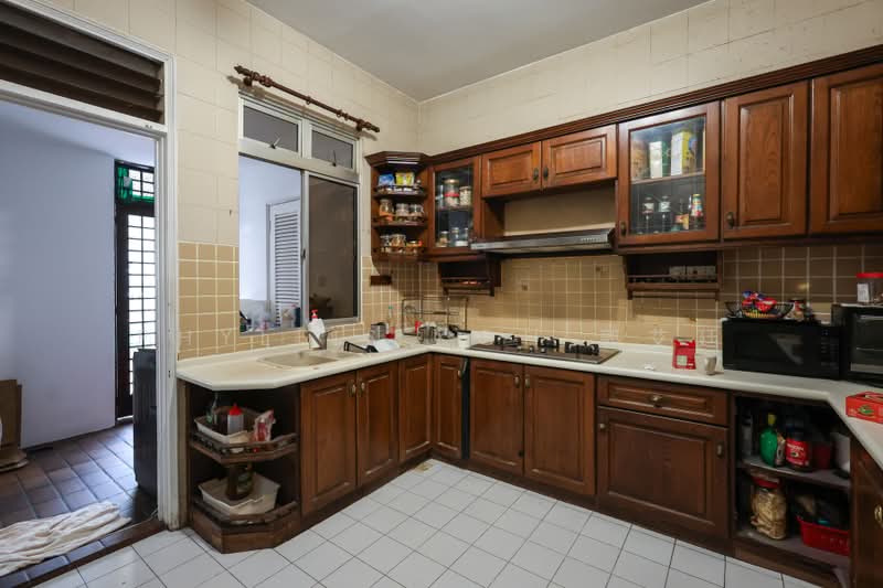 FREEHOLD Terrace in D21, Eng Kong Place, Greenridge Crescent, Clementi Park / Upper Bukit Timah, 5 Bedrooms, 2,400 sqft, Terraced House For Sale, by Phyllis Koh 郭艾廷, 500234304 - Kitchen - PropertyGuru.com.sg