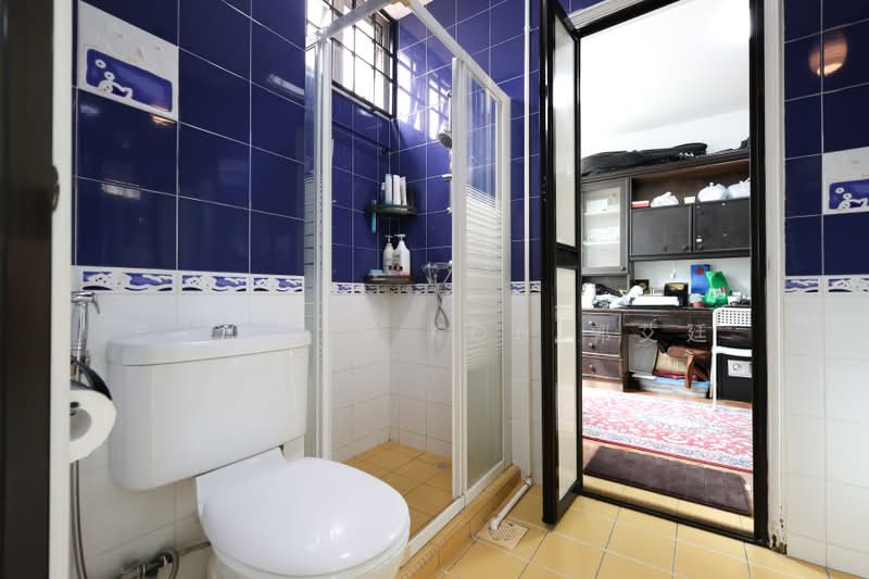 FREEHOLD Terrace in D21, Eng Kong Place, Greenridge Crescent, Clementi Park / Upper Bukit Timah, 5 Bedrooms, 2,400 sqft, Terraced House For Sale, by Phyllis Koh 郭艾廷, 500234304 - Bathroom - PropertyGuru.com.sg