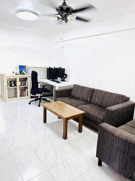 241 Bukit Batok East Avenue 5, 241 Bukit Batok East Avenue 5, 2 Bedrooms, 721 sqft, HDB Flat For Sale, by Erica Lee, 500234318 - Living room - PropertyGuru.com.sg