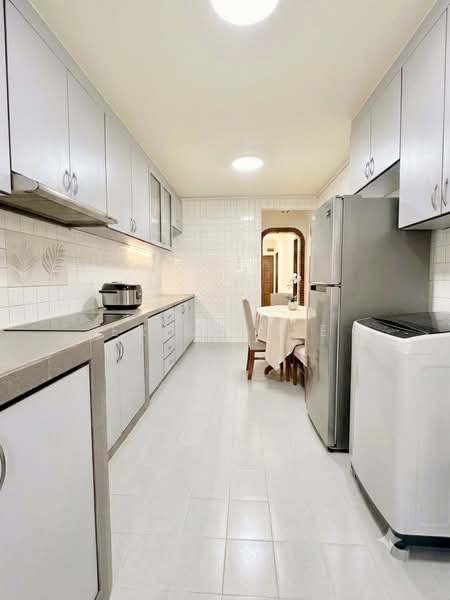241 Bukit Batok East Avenue 5, 241 Bukit Batok East Avenue 5, 2 Bedrooms, 721 sqft, HDB Flat For Sale, by Erica Lee, 500234318 - Kitchen - PropertyGuru.com.sg