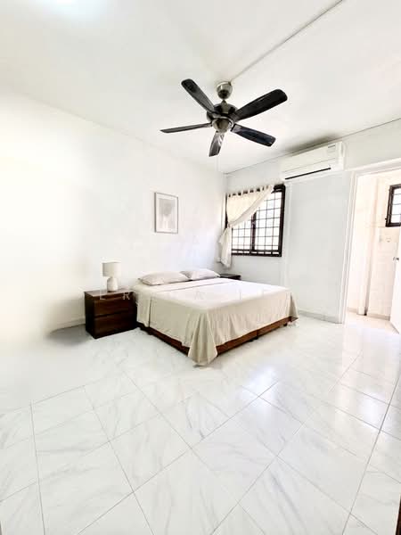241 Bukit Batok East Avenue 5, 241 Bukit Batok East Avenue 5, 2 Bedrooms, 721 sqft, HDB Flat For Sale, by Erica Lee, 500234318 - Bedroom - PropertyGuru.com.sg