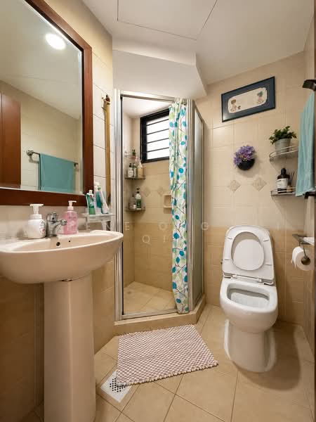 The Mayfair, 1 Jurong East Street 32, 3 Bedrooms, 1,195 sqft, Condominium For Sale, by Kerene Ong Zhi Qi, 500234324 - Bathroom - PropertyGuru.com.sg