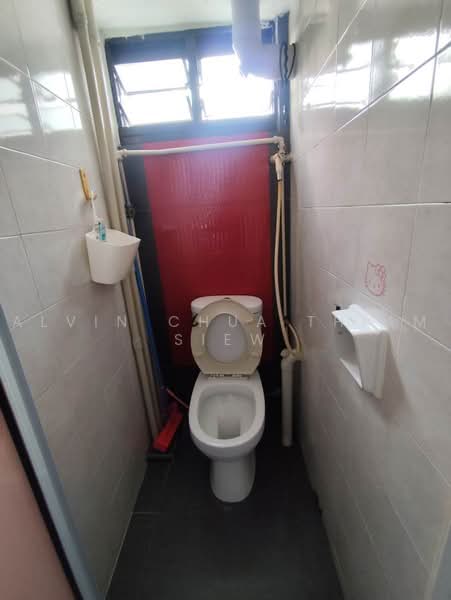 6 Marsiling Drive, 6 Marsiling Drive, 3 Bedrooms, 690 sqft, HDB Flat For Sale, by Alvin Chua Thiam Siew, 500234338 - Bathroom - PropertyGuru.com.sg