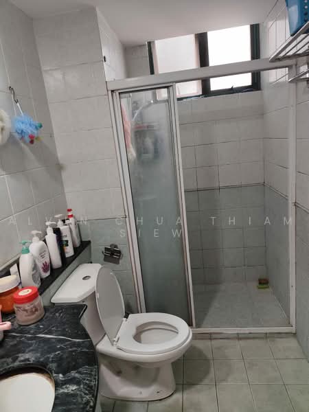 Summerdale, 2 Boon Lay Drive, 3 Bedrooms, 1,271 sqft, Condominium For Sale, by Alvin Chua Thiam Siew, 500234345 - Bathroom - PropertyGuru.com.sg