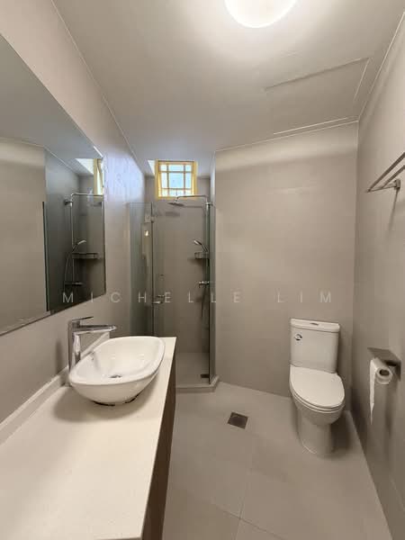 Orange Regency, 101 Fernhill Road, 4 Bedrooms, 1,776 sqft, Apartment For Rent, by Michelle Lim, 500234363 - Bathroom - PropertyGuru.com.sg