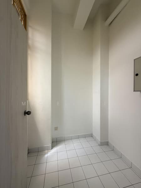 Orange Regency, 101 Fernhill Road, 4 Bedrooms, 1,776 sqft, Apartment For Rent, by Michelle Lim, 500234363 - Utility Room - PropertyGuru.com.sg