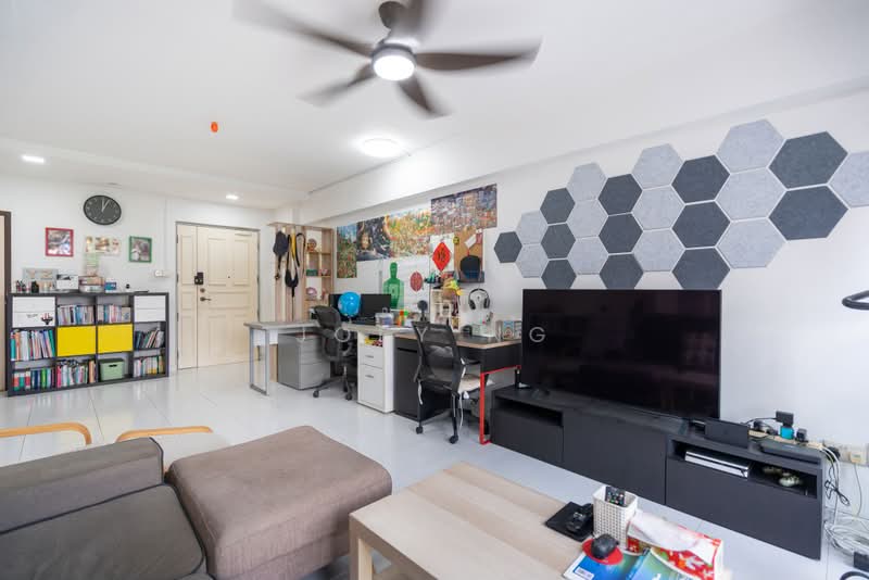 985B Buangkok Crescent, 985B Buangkok Crescent, 3 Bedrooms, 1,184 sqft, HDB Flat For Sale, by Joey Ng, 500234364 - Living Room - PropertyGuru.com.sg