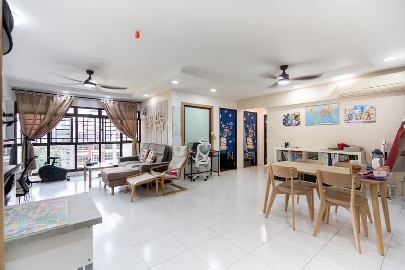 985B Buangkok Crescent, 985B Buangkok Crescent, 3 Bedrooms, 1,184 sqft, HDB Flat For Sale, by Joey Ng, 500234364 - Living Room - PropertyGuru.com.sg