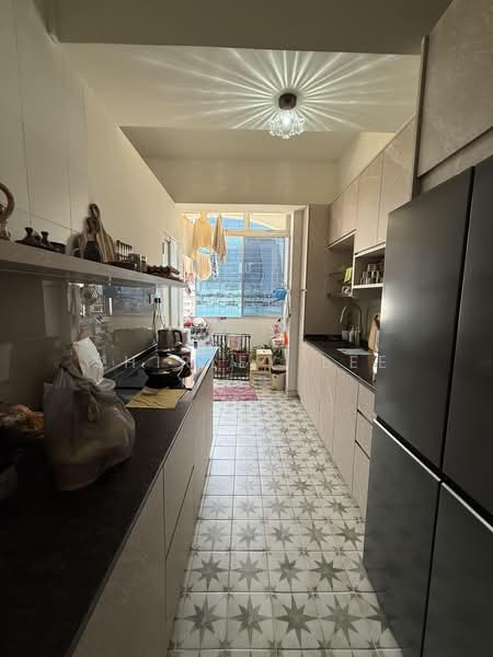 Roxy Square, 50 East Coast Road, 3 Bedrooms, 1,259 sqft, Condominium For Sale, by Shirley Lee, 500234370 - Kitchen - PropertyGuru.com.sg