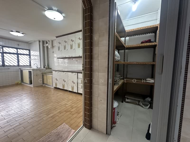 239 Bukit Batok East Avenue 5, 239 Bukit Batok East Avenue 5, 2 Bedrooms, 721 sqft, HDB Flat For Sale, by Chermaine Loh, 500234373 - Kitchen - PropertyGuru.com.sg