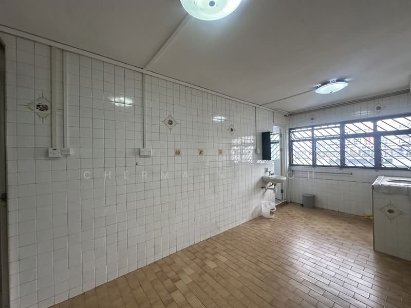 239 Bukit Batok East Avenue 5, 239 Bukit Batok East Avenue 5, 2 Bedrooms, 721 sqft, HDB Flat For Sale, by Chermaine Loh, 500234373 - Kitchen - PropertyGuru.com.sg