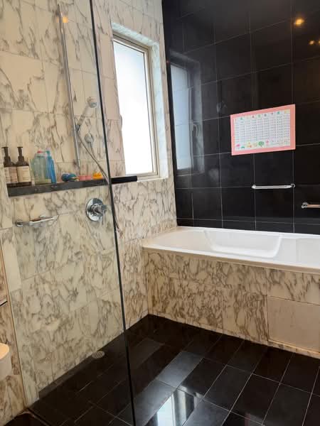 The Loft, 22 Nassim Hill, 3 Bedrooms, 1,436 sqft, Condominium For Rent, by Joyce Tan, 500234384 - Bathroom - PropertyGuru.com.sg