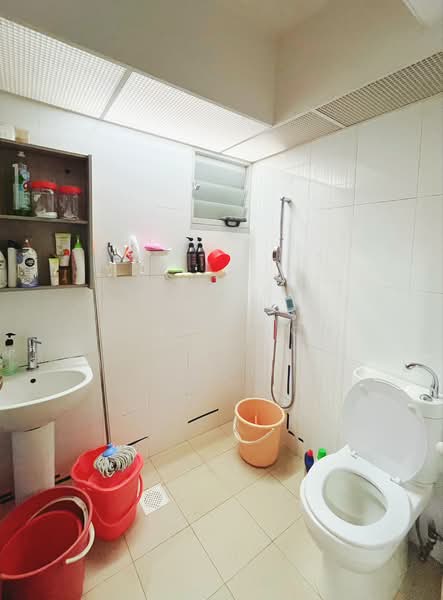 468A Meadow Spring @ Yishun, 468A Yishun Street 43, 3 Bedrooms, 1,001 sqft, HDB Flat For Sale, by Ethan Goh, 500234394 - Bathroom - PropertyGuru.com.sg