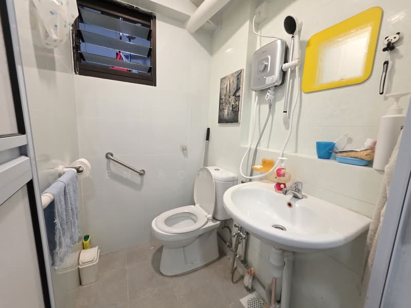 289D Bukit Batok Street 25, 289D Bukit Batok Street 25, 4 Bedrooms, 1,776 sqft, HDB Flat For Sale, by Ken Bong 黄慧锋, 500234404 - Bathroom - PropertyGuru.com.sg