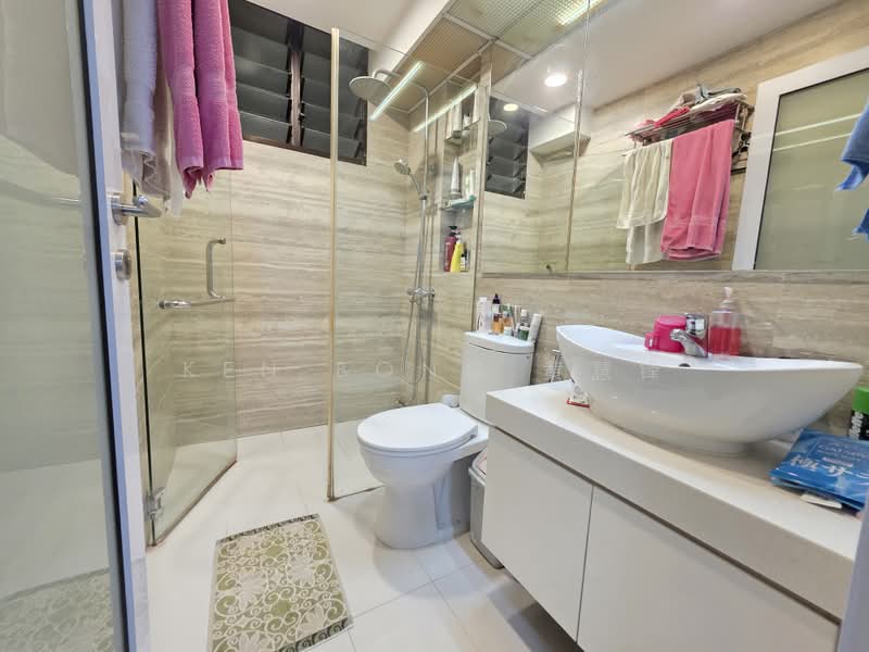 289D Bukit Batok Street 25, 289D Bukit Batok Street 25, 4 Bedrooms, 1,776 sqft, HDB Flat For Sale, by Ken Bong 黄慧锋, 500234404 - Master Bathroom - PropertyGuru.com.sg