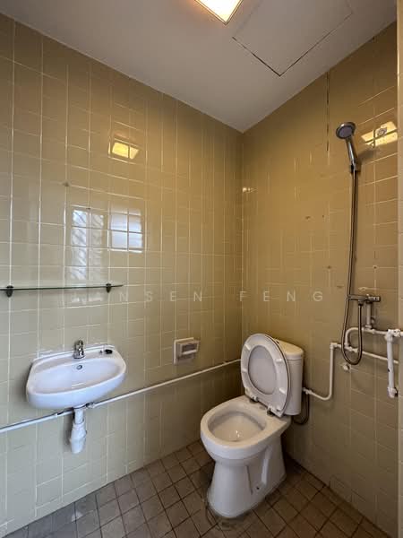 The Cairnhill, 4 Cairnhill Rise, 4 Bedrooms, 2,800 sqft, Condominium For Rent, by Jansen Feng, 500234442 - Bathroom - PropertyGuru.com.sg