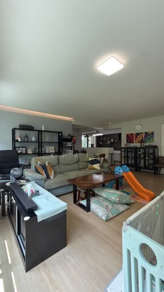 494H Tampines Street 45, 494H Tampines Street 45, Pasir Ris / Tampines, 3 Bedrooms, 1,216 sqft, HDB Flat For Sale, by Khai ., 500234447 - Living Room - PropertyGuru.com.sg