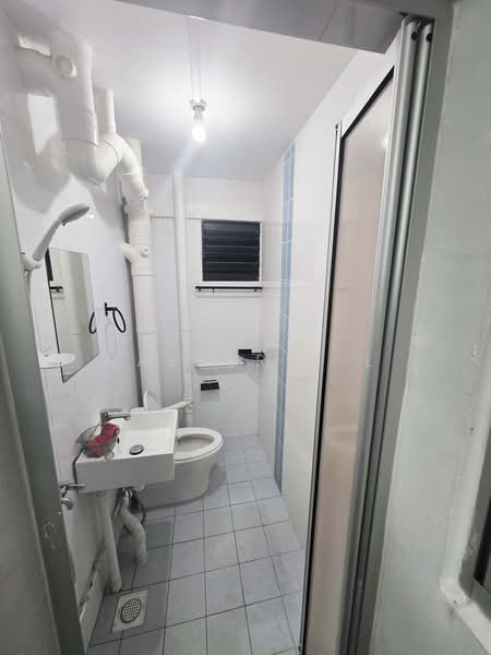 324 Bukit Batok Street 33, 324 Bukit Batok Street 33, 2 Bedrooms, 689 sqft, HDB Flat For Sale, by Nasser A L, 500234448 - Common Bathroom - PropertyGuru.com.sg