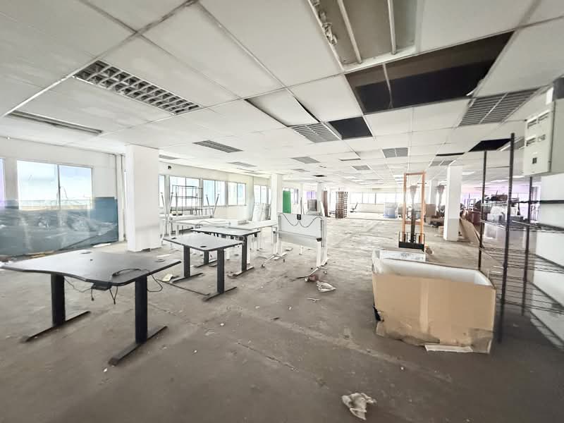 Freehold | Entire Floor | Industrial Unit @ Macpherson, Macpherson Jalan Mesin, 8,643 sqft, Light Industrial (B1) For Sale, by Marc Lee, 500234451 - Interior - CommercialGuru.com.sg