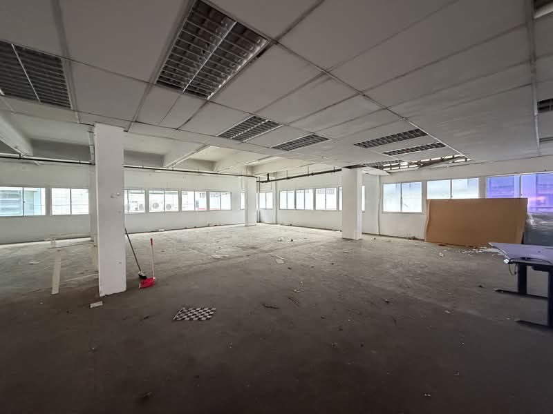 Freehold | Entire Floor | Industrial Unit @ Macpherson, Macpherson Jalan Mesin, 8,643 sqft, Light Industrial (B1) For Sale, by Marc Lee, 500234451 - Interior - CommercialGuru.com.sg