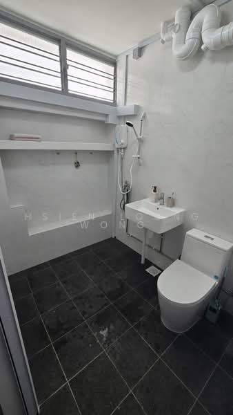 42 Circuit Road, 42 Circuit Road, 4 Bedrooms, 1,345 sqft, HDB Flat For Sale, by Hsien Loong Wong, 500234480 - Bathroom - PropertyGuru.com.sg