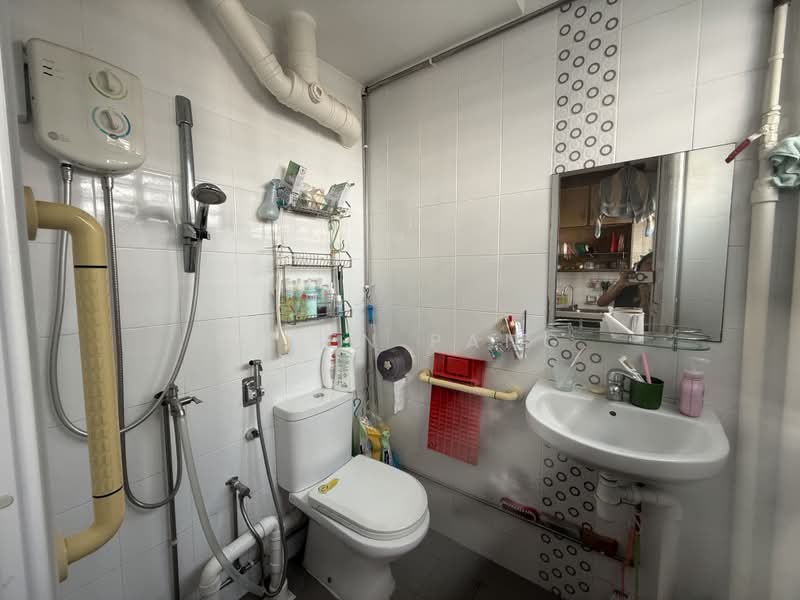 107 Towner Road, 107 Towner Road, Room Rental, 120 sqft, HDB Flat For Rent, by Karen Pang, 500234492 - Bathroom - PropertyGuru.com.sg