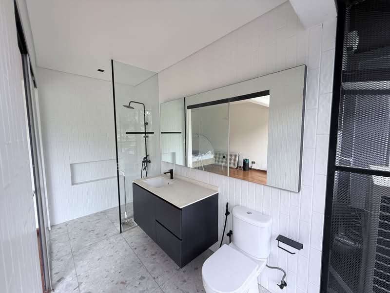 Mimosa Walk｜Lilac Drive ｜ Nim Road, , 5 Bedrooms, 3,000 sqft, Terraced House For Sale, by Benny Tan, 500234493 - Bathroom - PropertyGuru.com.sg