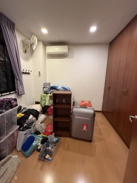 Spacious 5-Bedroom Terrace Home with Red-Brick Attic | Fudu Park, Fudu Walk, 5 Bedrooms, 2,400 sqft, Terraced House For Rent, by Daniel Lee, 500234502 - Common bedroom on the ground floor - PropertyGuru.com.sg