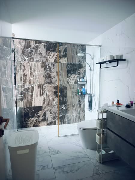 Lakeholmz, 82 Corporation Road, 5 Bedrooms, 2,454 sqft, Condominium For Sale, by Wilson Kong, 500234512 - Bathroom - PropertyGuru.com.sg