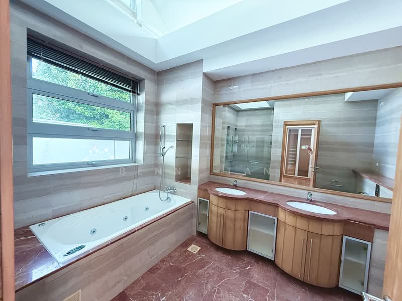 Ewart Park | Holland Rd, , 6 Bedrooms, 10,000 sqft, Good Class Bungalow For Sale, by Benny Tan, 500234517 - Bathroom - PropertyGuru.com.sg