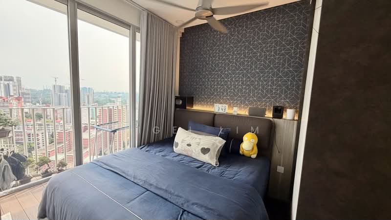 Queens Peak, 1 Dundee Road, 3 Bedrooms, 807 sqft, Condominium For Sale, by Nigel Lim, 500234520 - Master Bedroom - PropertyGuru.com.sg