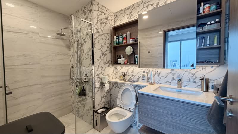 Queens Peak, 1 Dundee Road, 3 Bedrooms, 807 sqft, Condominium For Sale, by Nigel Lim, 500234520 - Master Bath - PropertyGuru.com.sg