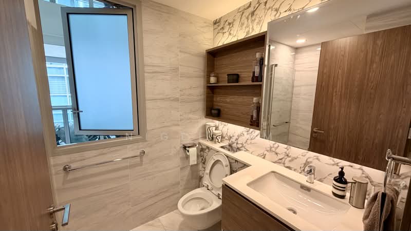 Queens Peak, 1 Dundee Road, 3 Bedrooms, 807 sqft, Condominium For Sale, by Nigel Lim, 500234520 - Common Bath - PropertyGuru.com.sg