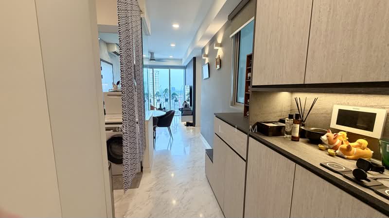 Queens Peak, 1 Dundee Road, 3 Bedrooms, 807 sqft, Condominium For Sale, by Nigel Lim, 500234520 - Corridor - PropertyGuru.com.sg