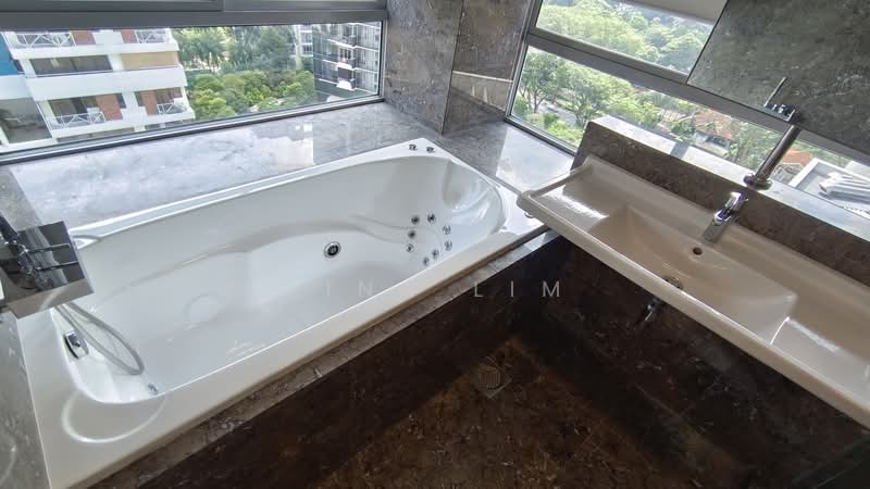 Suites @ Cairnhill, 138 Cairnhill Road, 3 Bedrooms, 1,507 sqft, Condominium For Rent, by Gina Lim, 500234534 - Master room Bathroom - PropertyGuru.com.sg
