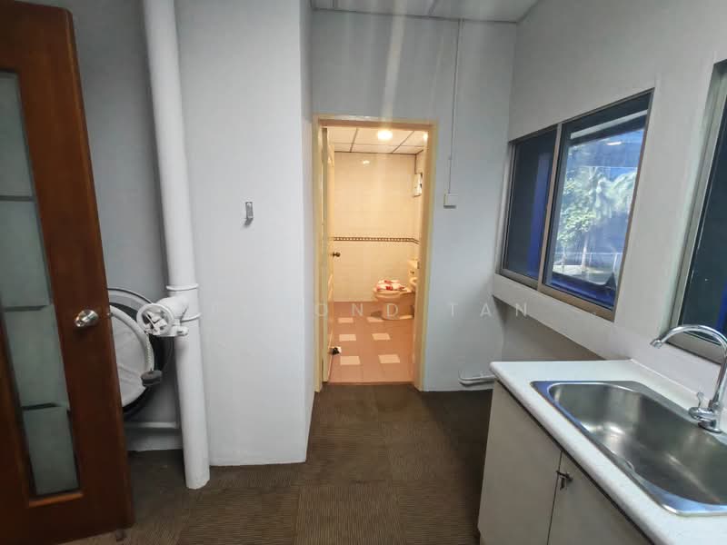 Crystal Time Building, 16 Tannery Lane, Macpherson / Potong Pasir, 2,925 sqft, Light Industrial (B1) For Rent, by Desmond Tan, 500234546 - Bathroom - CommercialGuru.com.sg