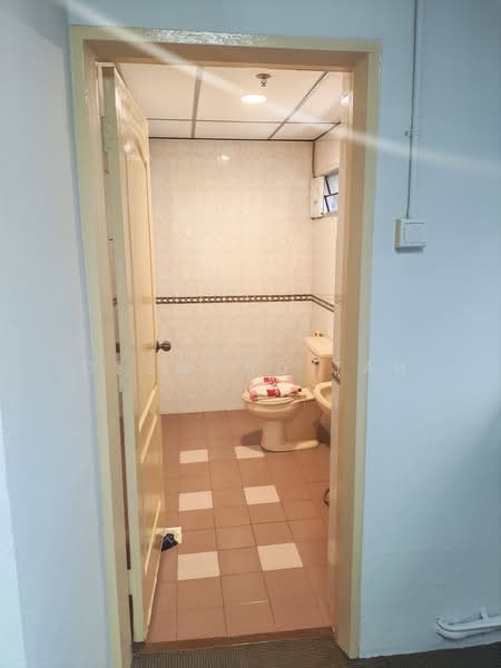 Crystal Time Building, 16 Tannery Lane, Macpherson / Potong Pasir, 2,925 sqft, Light Industrial (B1) For Rent, by Desmond Tan, 500234546 - Bathroom - CommercialGuru.com.sg