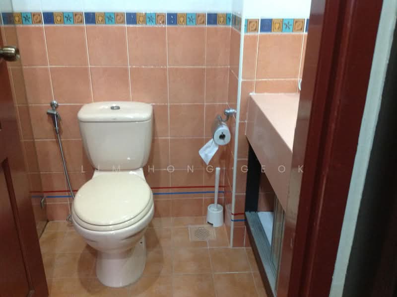 626 Senja Road, 626 Senja Road, 3 Bedrooms, 1,184 sqft, HDB Flat For Rent, by Lim Hong Geok, 500234567 - Bathroom - PropertyGuru.com.sg